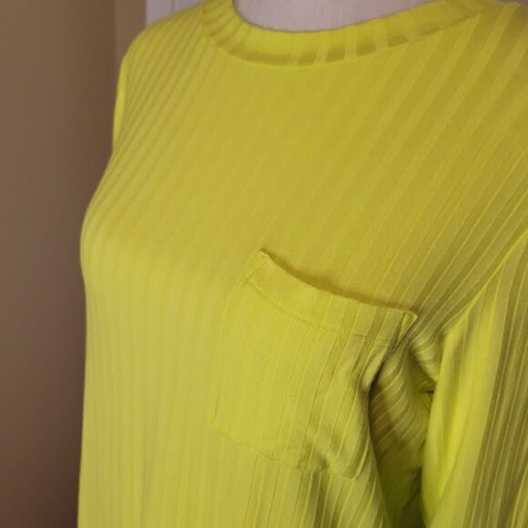 Banana Republic Neon Ribbed Pocket Tee – Size M - Picture 4 of 6